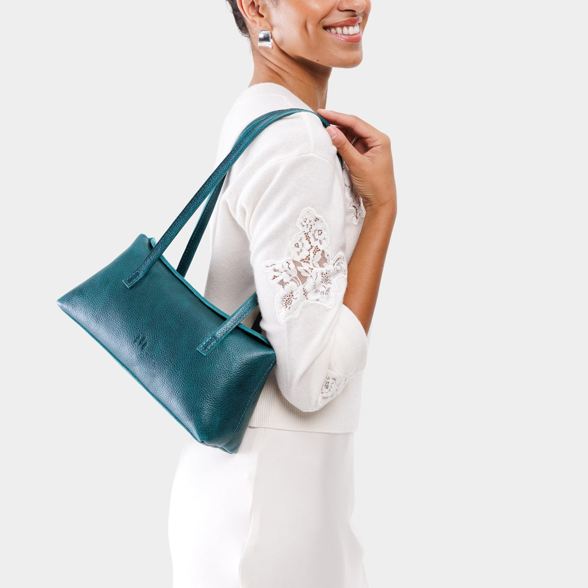 Lagoon | Person holding leather bowler bag with magnetic closure