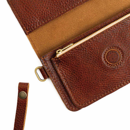 Nutmeg | Leather wallet clutch with wristlet and magnetic closure