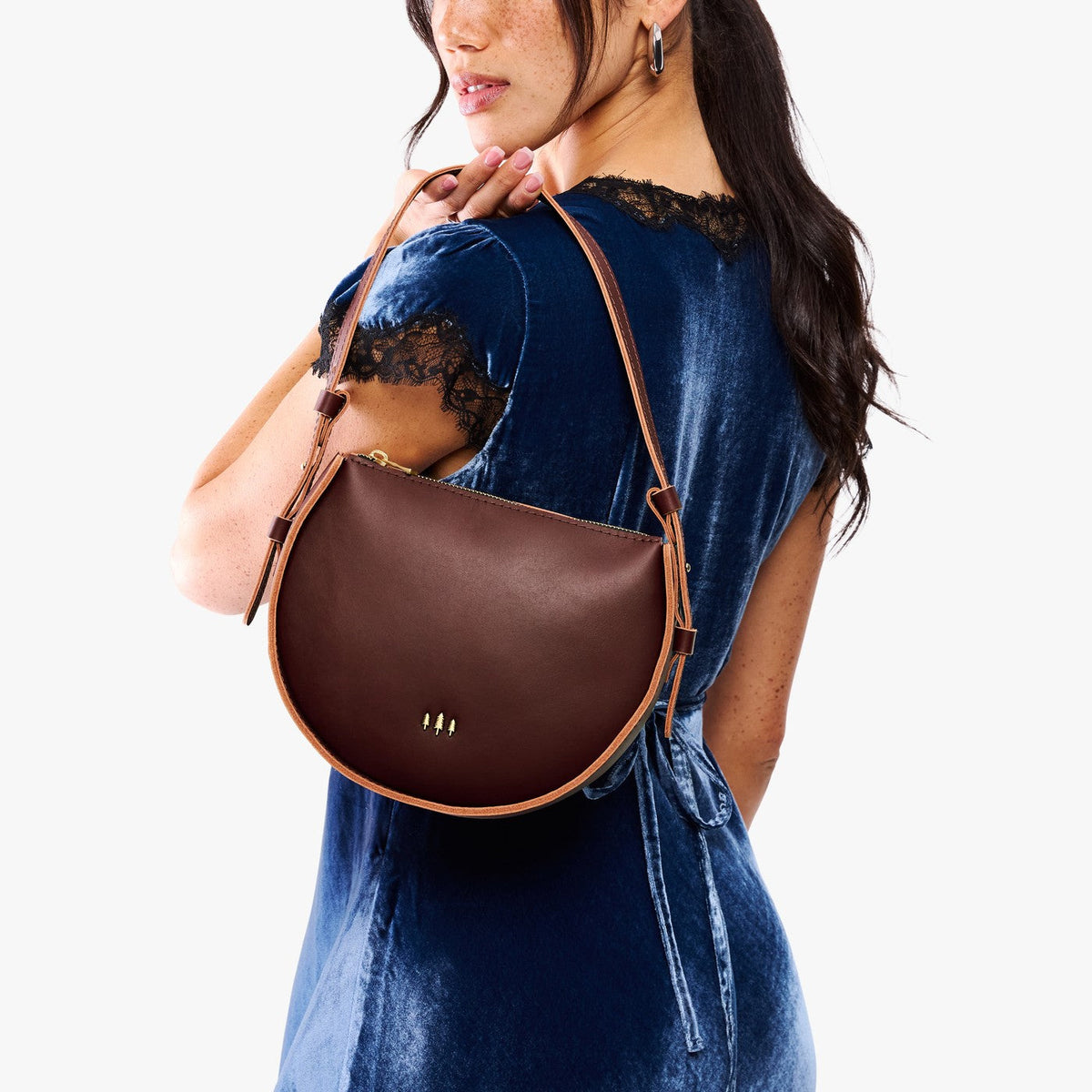 Cognac | Model wearing a rounded structured shoulder bag