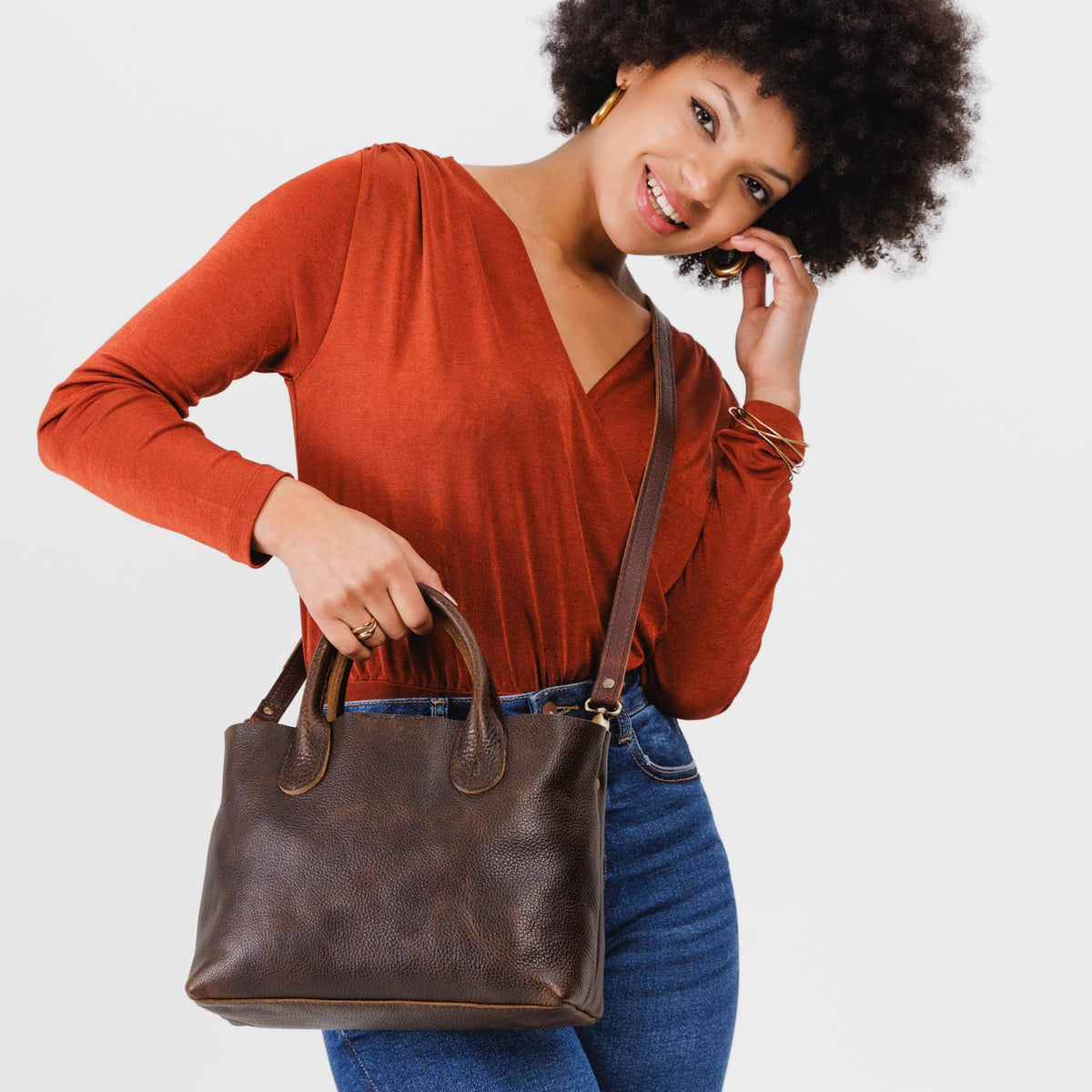Coldbrew*Large | Model holding mid-size tote purse with structured leather handles and crossbody strap
