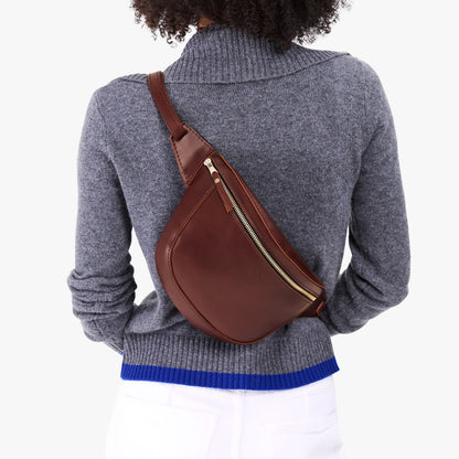 Cognac | Model wearing a sling bag with front zipper