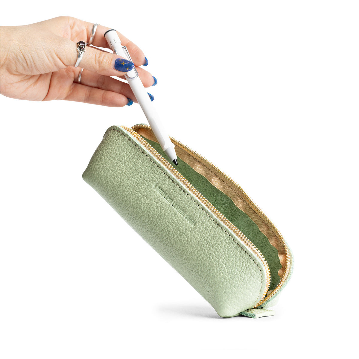Pistachio | Leather pouch with curved seams and top zipper