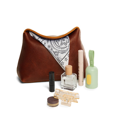 Nutmeg | Leather pouch with a folded magnetic closure