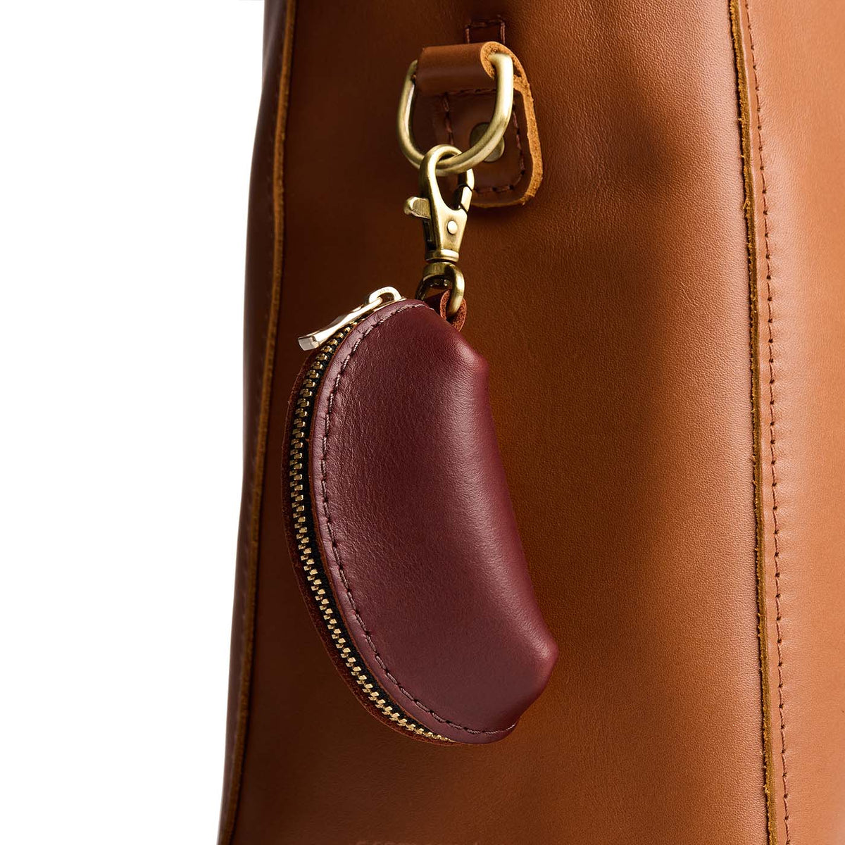 Cognac | Taco shaped leather pouch with zipper and swivel lobster clasp on bag